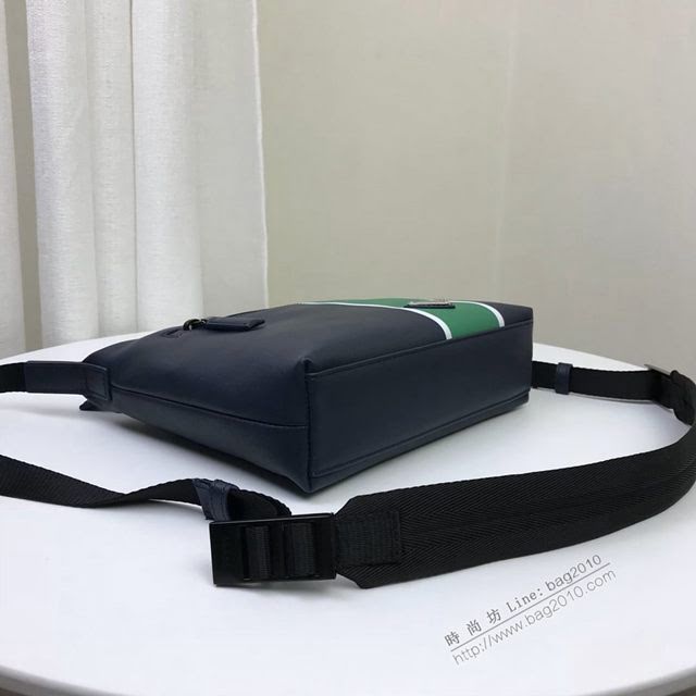 prada男包 普拉達專櫃2020爆款 2VH078 prada小牛皮單肩斜挎男包 深藍+綠  pyd2033